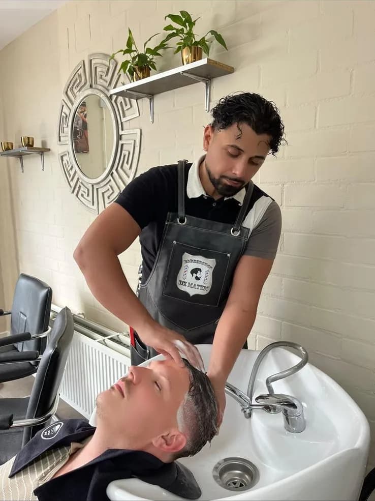 Een relaxte plek voor verzorgd haar en baard bij Barbershop De Maten